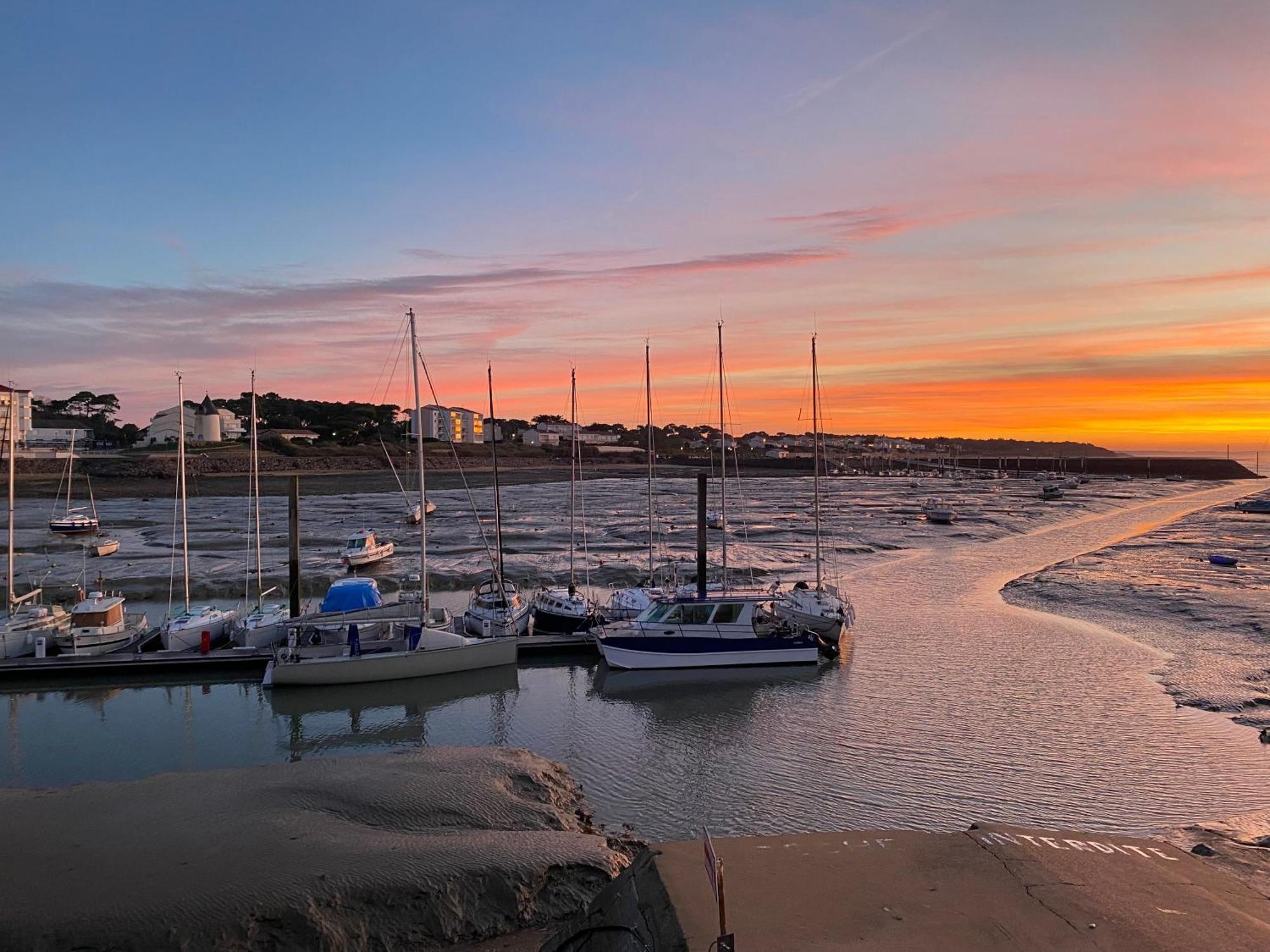 Appartement Vue Sur Mer Et Le Port Jard-sur-Mer Esterno foto
